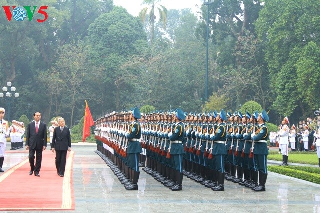 President hosts welcome ceremony for Japanese Emperor and Empress - ảnh 1